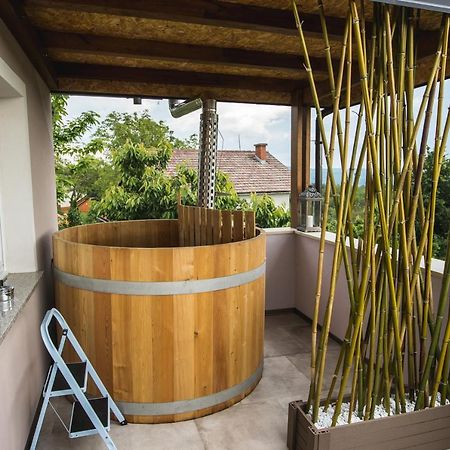 Apartment Ma&Ja With Hot Tub เมทลิกา ภายนอก รูปภาพ