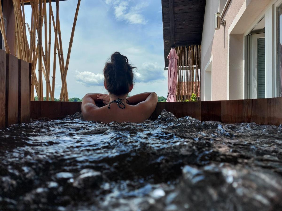Apartment Ma&Ja With Hot Tub เมทลิกา ภายนอก รูปภาพ
