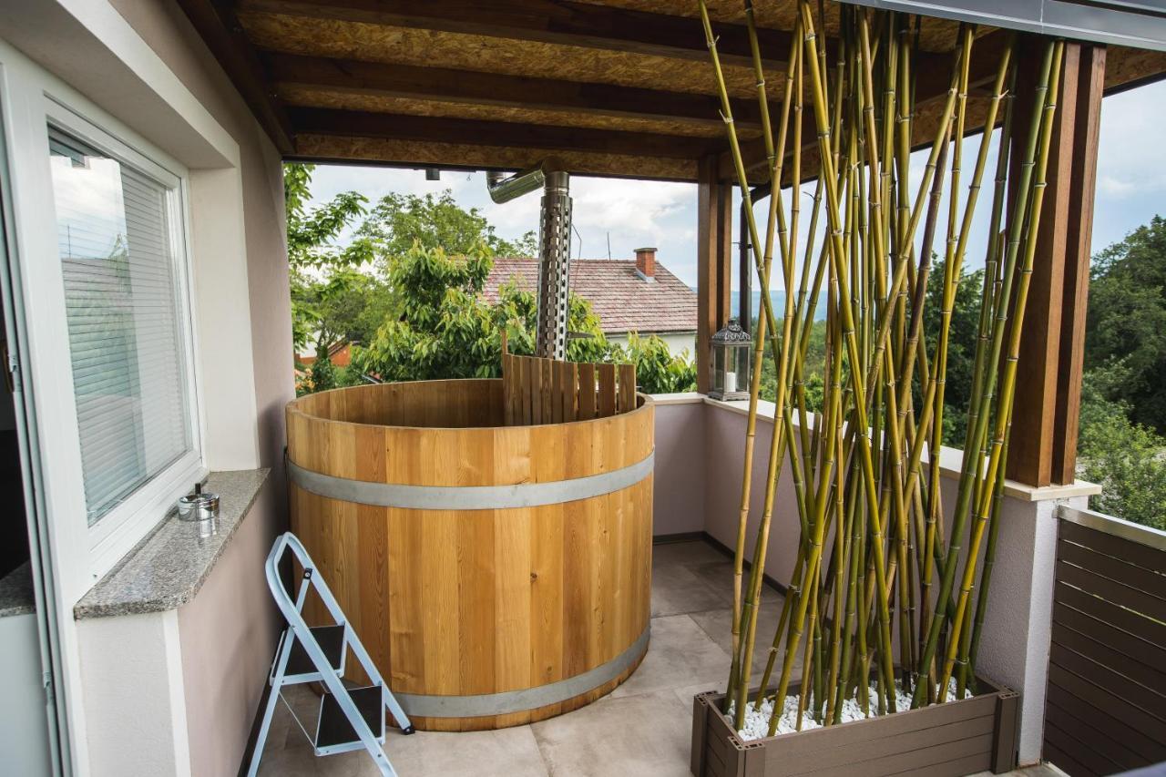 Apartment Ma&Ja With Hot Tub เมทลิกา ภายนอก รูปภาพ