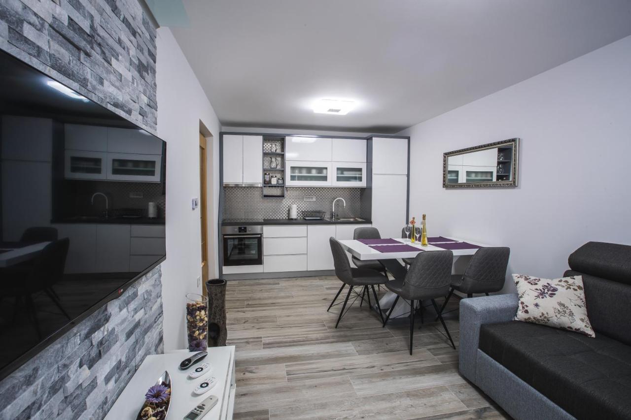 Apartment Ma&Ja With Hot Tub เมทลิกา ภายนอก รูปภาพ